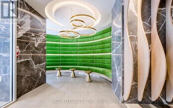 21 Carlton St. in Toronto, ON - Building Photo - Building Photo