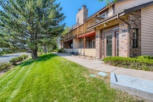 697 Canyon Dr, Unit Canyon Drive Condos in Castle Rock, CO - Building Photo