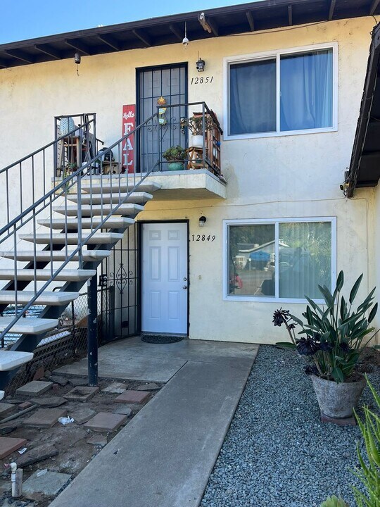 12849 Beechtree St in Lakeside, CA - Foto de edificio