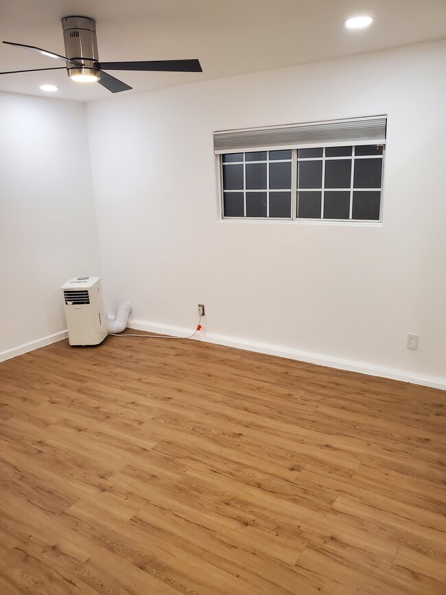 12426 Verdi St, Unit Studio in Los Angeles, CA - Building Photo - Building Photo