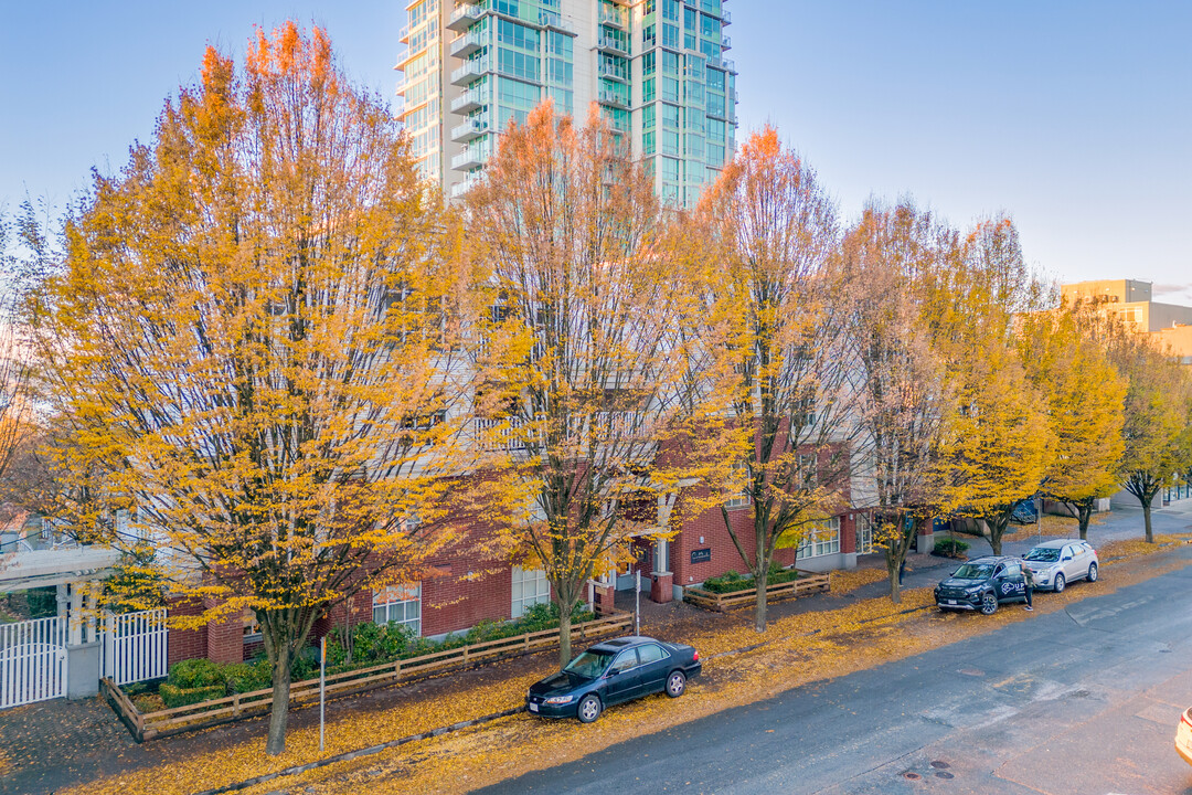 Coronado in North Vancouver, BC - Building Photo