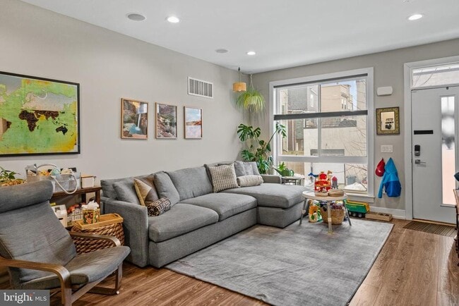 property at 2323 Federal St