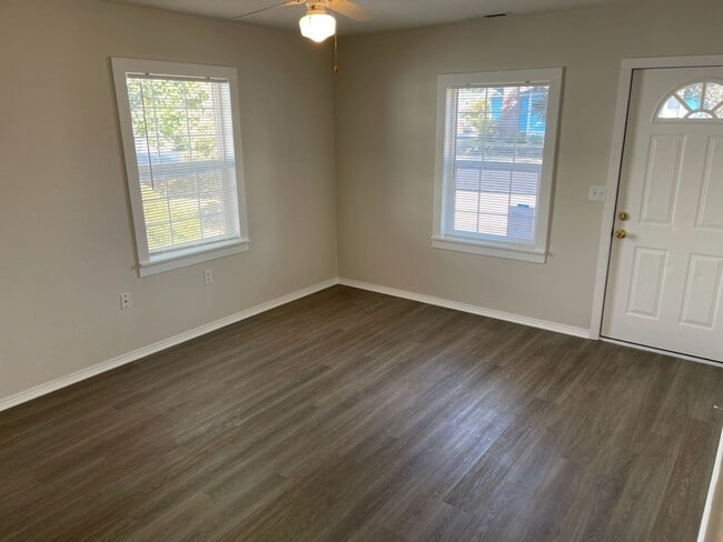 935 SW Ellis St in Dallas, OR - Building Photo - Building Photo