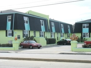 Fish Heads in Norfolk, VA - Foto de edificio - Building Photo