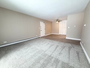 915 Westmoreland Dr in Vernon Hills, IL - Building Photo - Building Photo