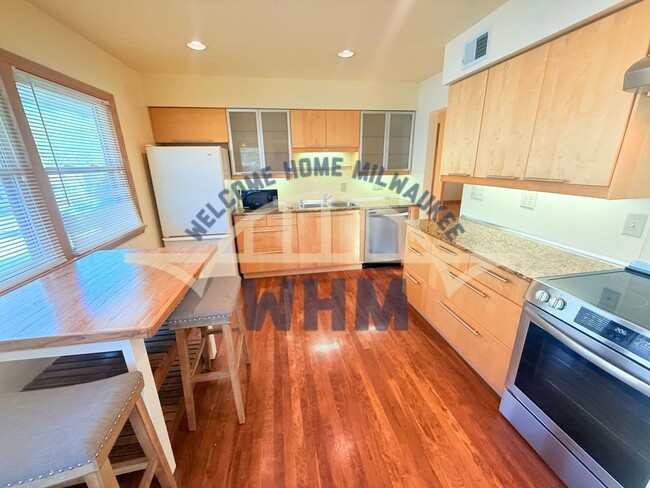 7315 Harwood Ave in Wauwatosa, WI - Building Photo - Building Photo