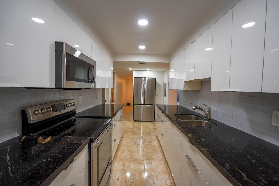 1075 92nd St in Bay Harbor Islands, FL - Building Photo