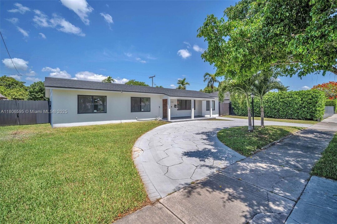 3980 SW 121st Ave in Miami, FL - Building Photo