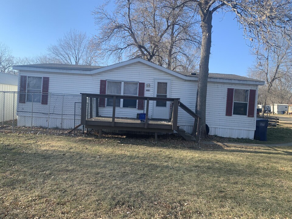 403 12th St SE in Watertown, SD - Building Photo