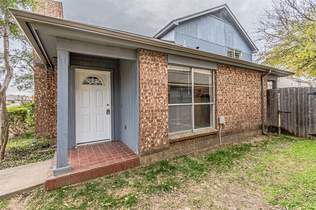 2324 Summer Pl Dr in Arlington, TX - Building Photo - Building Photo