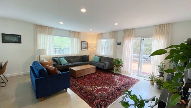 1405 Lenolt St in Redwood City, CA - Building Photo - Building Photo