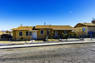 309-311 Wilshire Pl in Barstow, CA - Building Photo - Building Photo