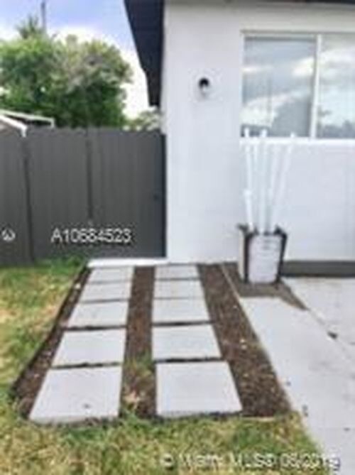 13847 Jackson St-Unit -1 in Miami, FL - Building Photo