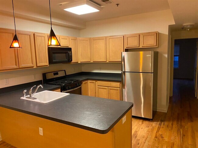 608 JEFFERSON St-Unit -1 in Hoboken, NJ - Building Photo - Building Photo