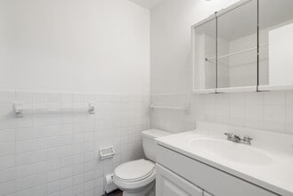 Wynwood Apartments in Mayfield Heights, OH - Foto de edificio - Building Photo