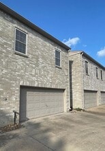 3060 Holly Hall St in Houston, TX - Building Photo - Building Photo