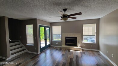 8193 Loch Avon Ct in Jacksonville, FL - Building Photo - Building Photo