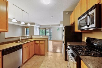 2565 Franklin Ave in St. Paul, MN - Foto de edificio - Building Photo