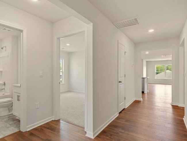 605 Palmerston Dr in Piedmont, SC - Building Photo - Building Photo