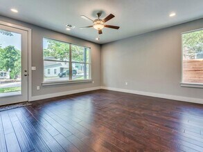 406 Post Rd Dr in Austin, TX - Building Photo - Building Photo