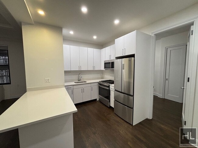 WEST 58 STREET in New York, NY - Building Photo - Building Photo