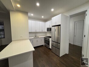 200 W 58th St in New York, NY - Building Photo - Building Photo