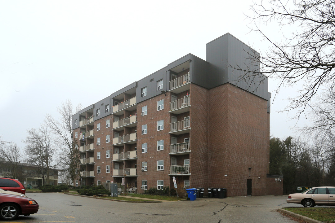 82-84 Wilson Ave in Kitchener, ON - Building Photo