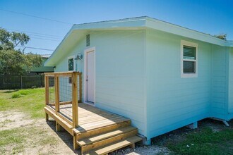 248 Post Oak Ln in Rockport, TX - Building Photo - Building Photo