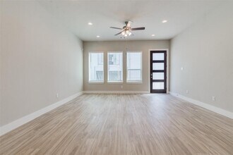 7705 Rainbow Cl in Houston, TX - Building Photo - Building Photo