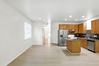 10911 NE Weidler St in Portland, OR - Building Photo - Building Photo