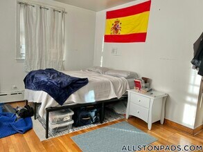 26 Greylock Rd in Boston, MA - Foto de edificio - Building Photo