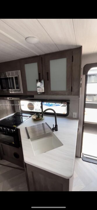 10790 SW 42nd Terrace in Miami, FL - Foto de edificio
