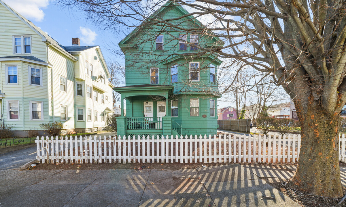 55 Potter St in Pawtucket, RI - Building Photo