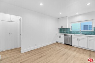 2007 Vestal Ave in Los Angeles, CA - Foto de edificio - Building Photo