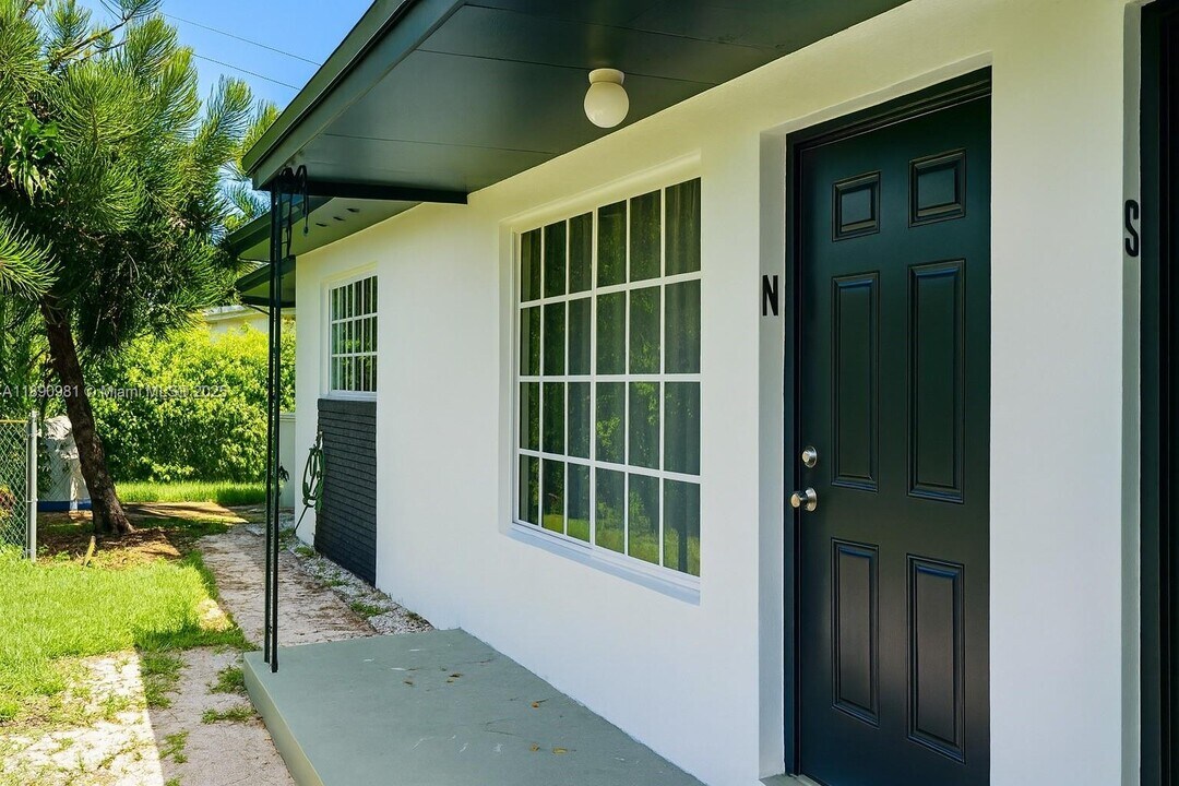 504 SW 10th St in Hallandale Beach, FL - Building Photo