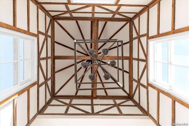 108 South St in Oyster Bay, NY - Foto de edificio - Building Photo