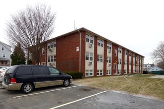 Sterry Street Apartments in Pawtucket, RI - Foto de edificio - Building Photo