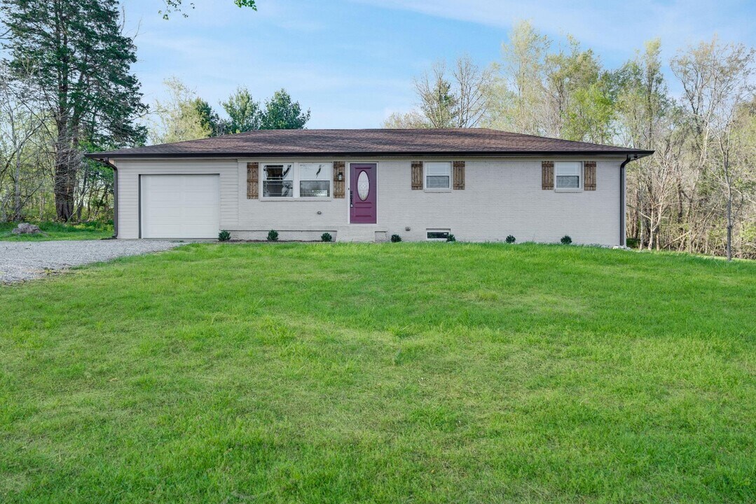 1675 Charlie Rd in Southside, TN - Building Photo