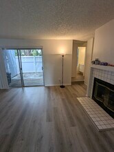 137 Dogwood Ln in Aliso Viejo, CA - Foto de edificio - Building Photo