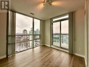 88 Grangeway Ave in Toronto, ON - Building Photo - Building Photo