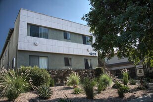 1207 Huntington in South Pasadena, CA - Building Photo