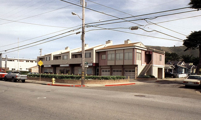 1625 Palmetto Ave in Pacifica, CA - Building Photo - Building Photo