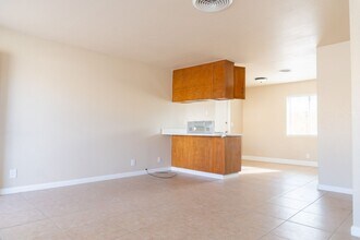 833 N Sanders St in Ridgecrest, CA - Building Photo - Building Photo