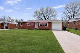 211 Bourn Ave in Columbia, MO - Building Photo