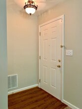 5896 Summerglen Ln in Atlanta, GA - Building Photo - Building Photo