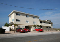 Beach House Resort in Bradenton Beach, FL - Building Photo - Building Photo