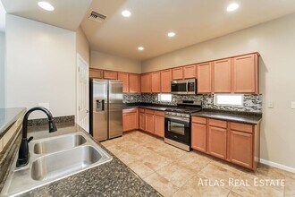 6449 W Smoky Falls Way in Tucson, AZ - Building Photo - Building Photo