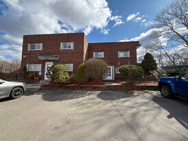 30 Howard St in Saugus, MA - Building Photo