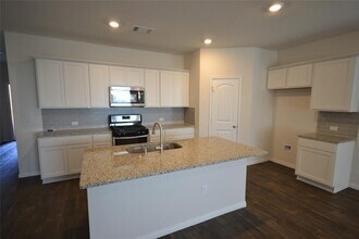 717 Mais Dr in Georgetown, TX - Building Photo - Building Photo