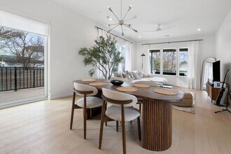 2912 E 13th St in Austin, TX - Building Photo - Building Photo